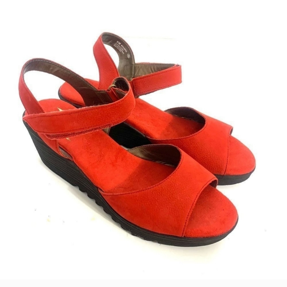 Aerosoles Heelrest Red Suede Sandals - Picture 5 of 6